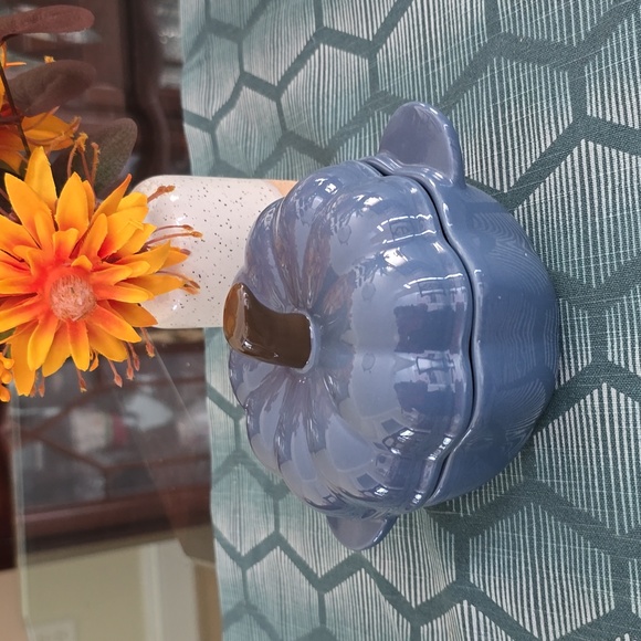 GLOBAL DESIGN CERAMIC TWO PIECE BLUE PUMPKIN DISH - Picture 7 of 11